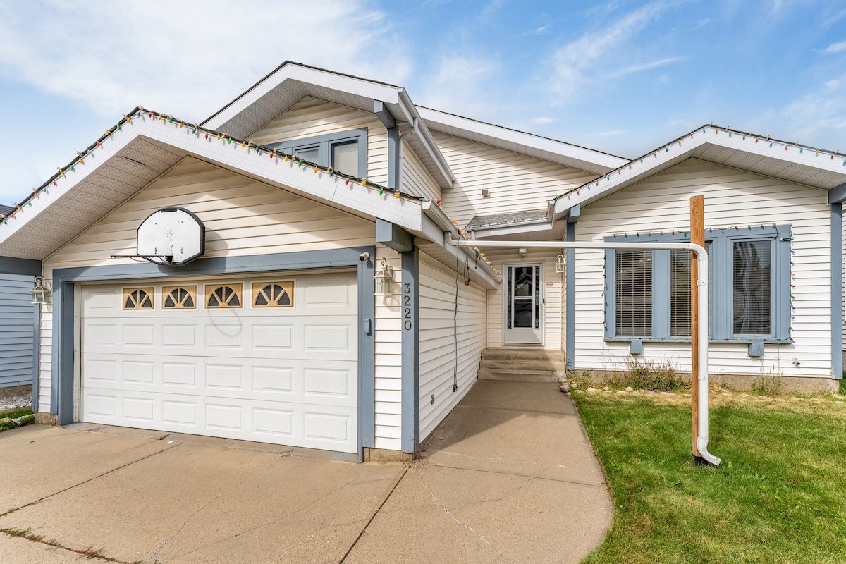 Maison lumineuse et paisible de 4 chambres | YEG | SW | WEM